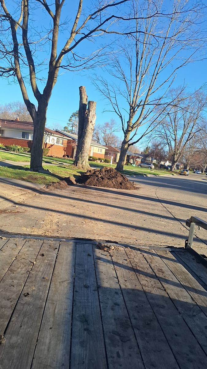 Mulch dirt and rock delivery. for Precision Paving and Sealing LLC  in Waterford Township,  MI