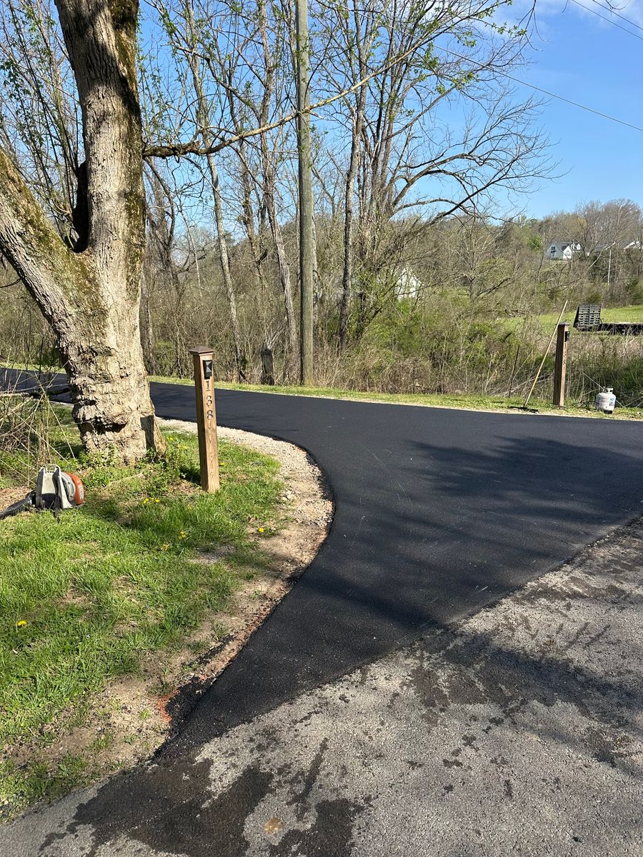 Asphalt Paving for Metzler Paving and Sealcoating LLC in Jacksboro, TN