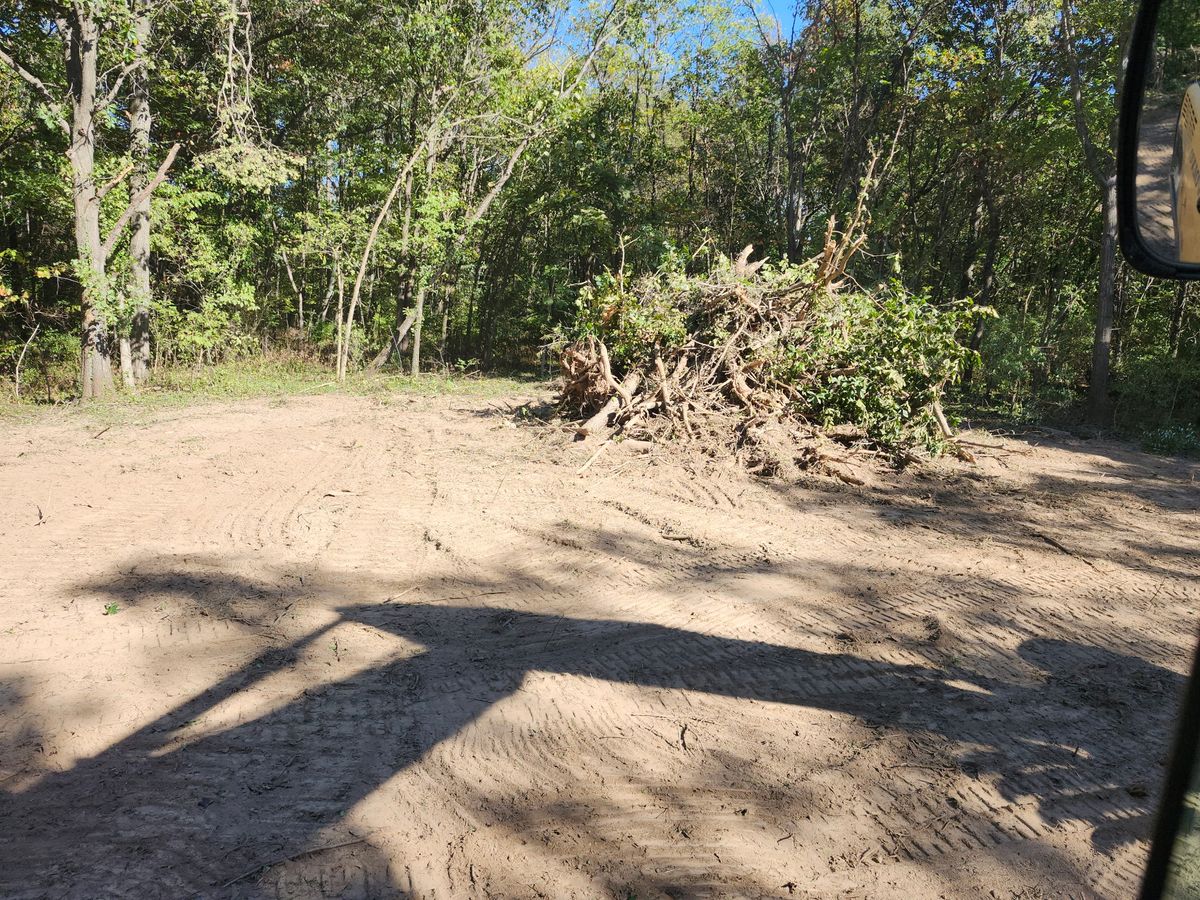 Land Clearing & Demolition for BDS Trucking & Excavating in Litchfield, IL