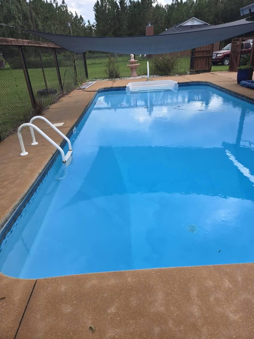 Pool Cleaning for Down & Dirty Pool Service in Crawfordville, FL