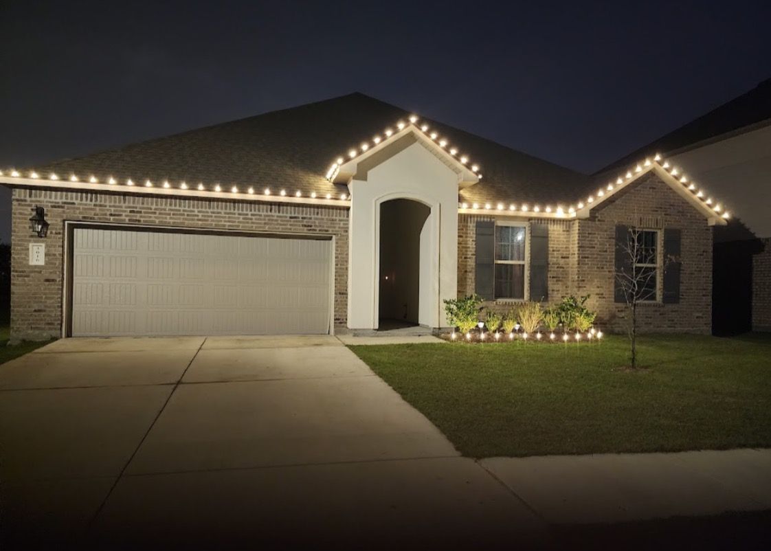 Ridgeline and Rooflines for Light the Season in Lafayette Parish,  LA