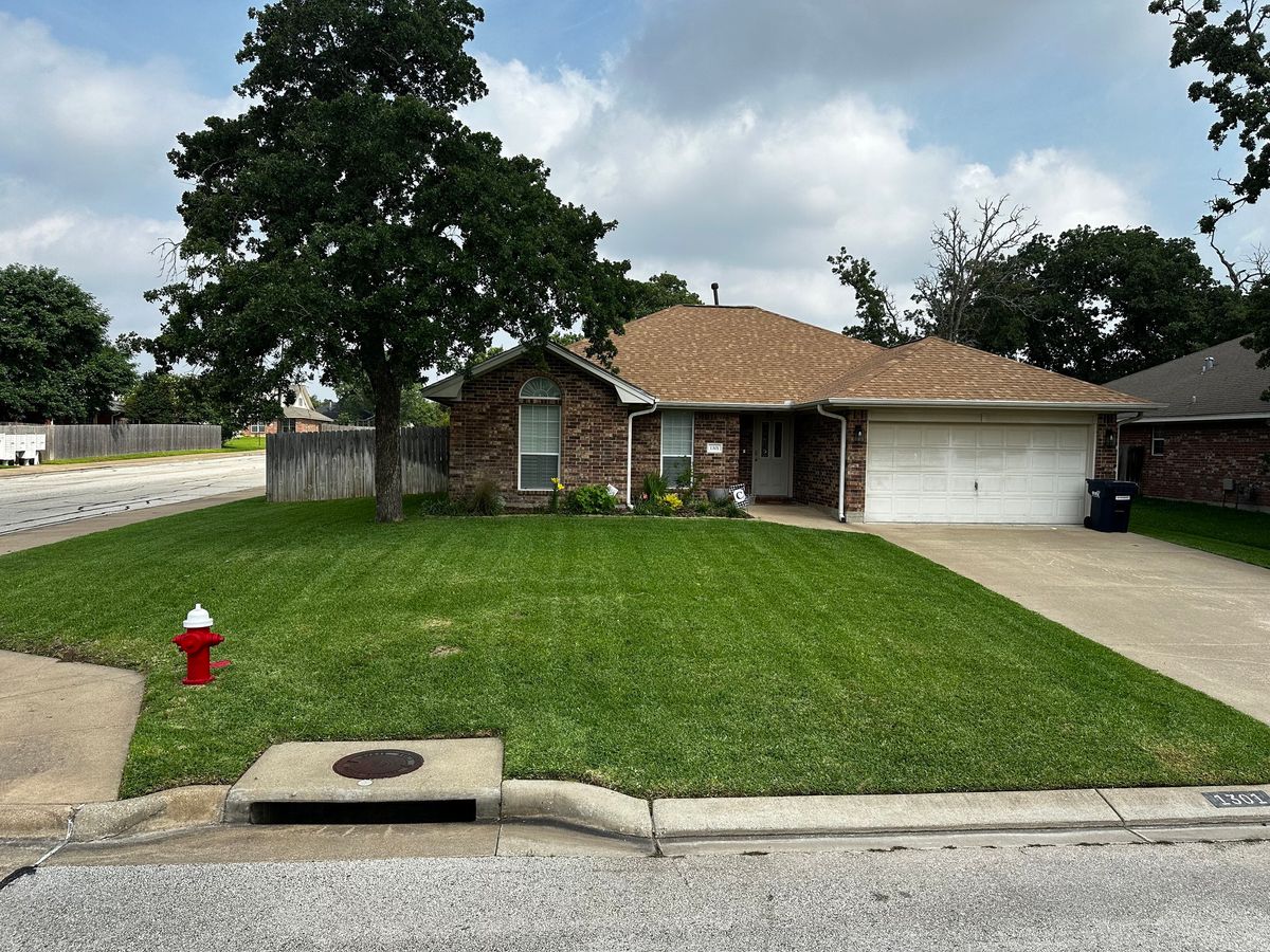 Mowing for Platinum K Landscaping in San Antonio, TX