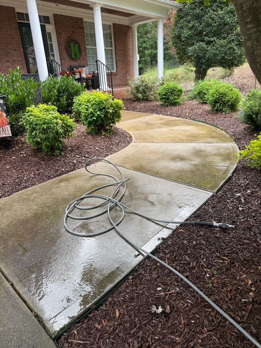Driveway and Sidewalk Cleaning for Hanastar Pressure Washing in Chapel Hill, NC