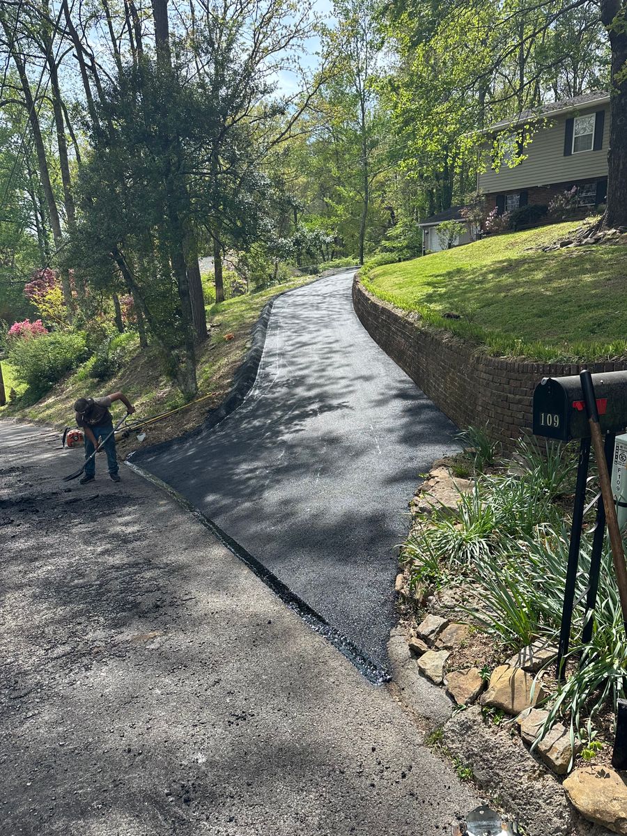 Asphalt Paving for Metzler Paving and Sealcoating LLC in Jacksboro, TN