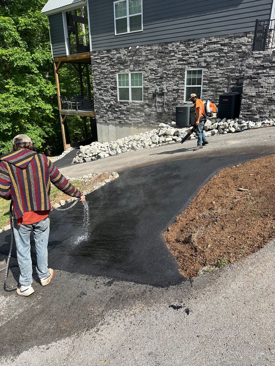 Asphalt Patching for Metzler Paving and Sealcoating LLC in Jacksboro, TN
