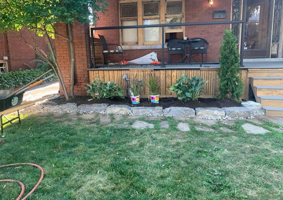 Interlocking & Natural Stone for Calderwood Landscapes in Oakville, ON