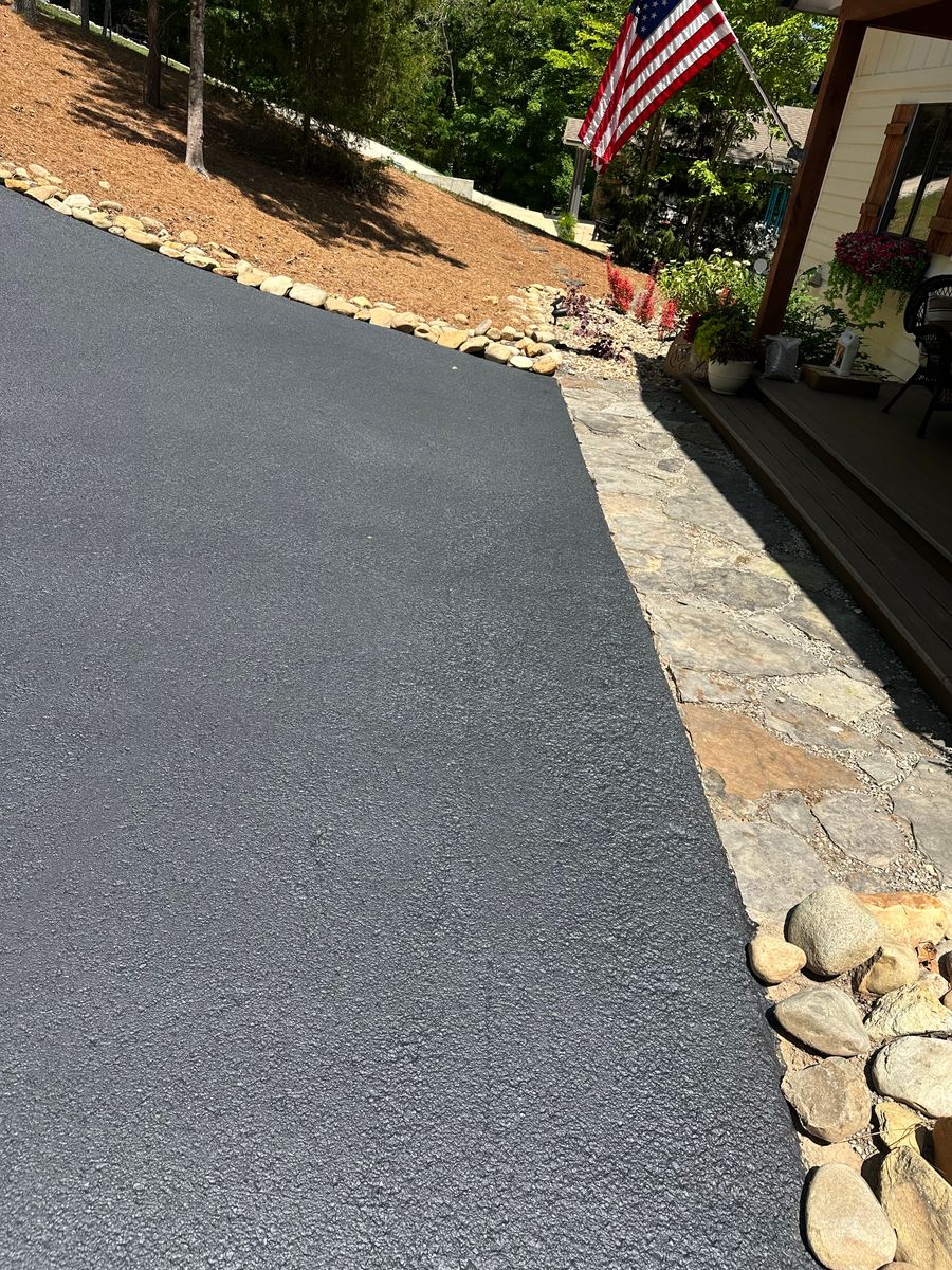 Asphalt Seal Coating for Metzler Paving and Sealcoating LLC in Jacksboro, TN