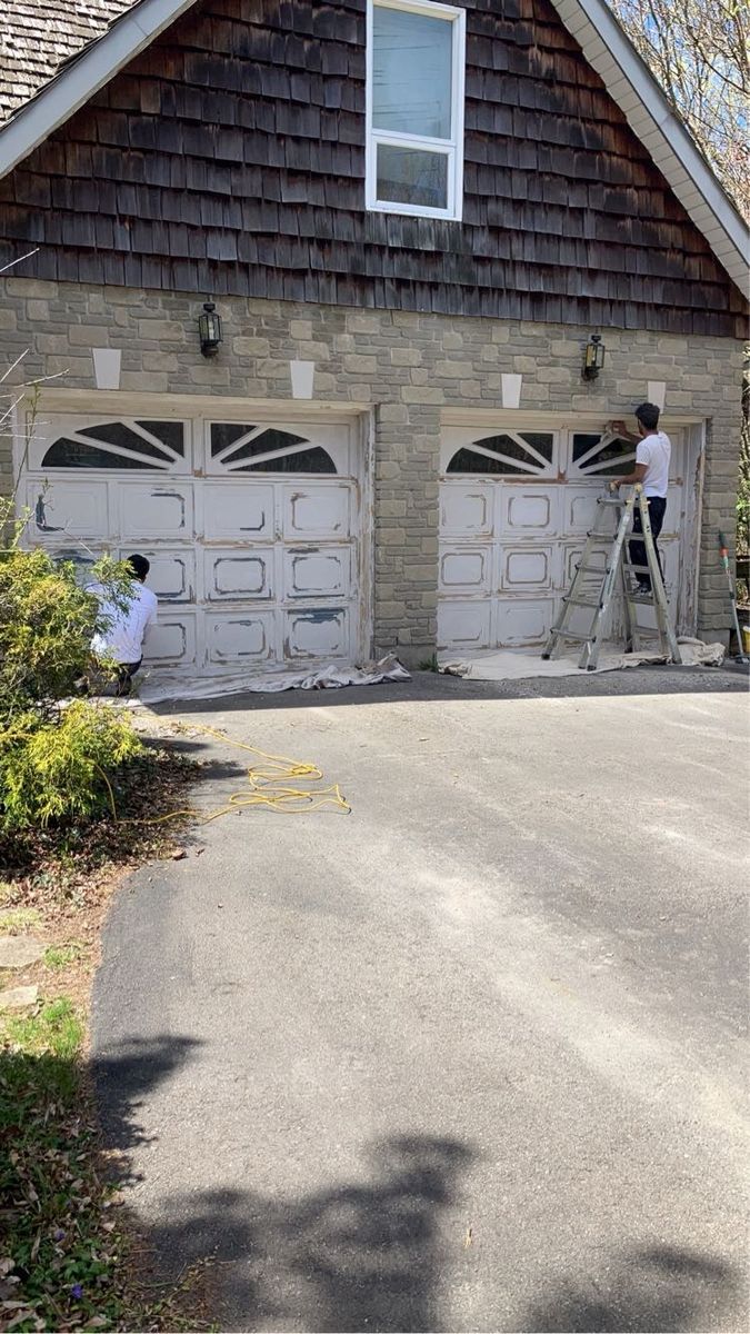 Scrapping and Sanding for Lindsay Student Painters in Lindsay, Canada