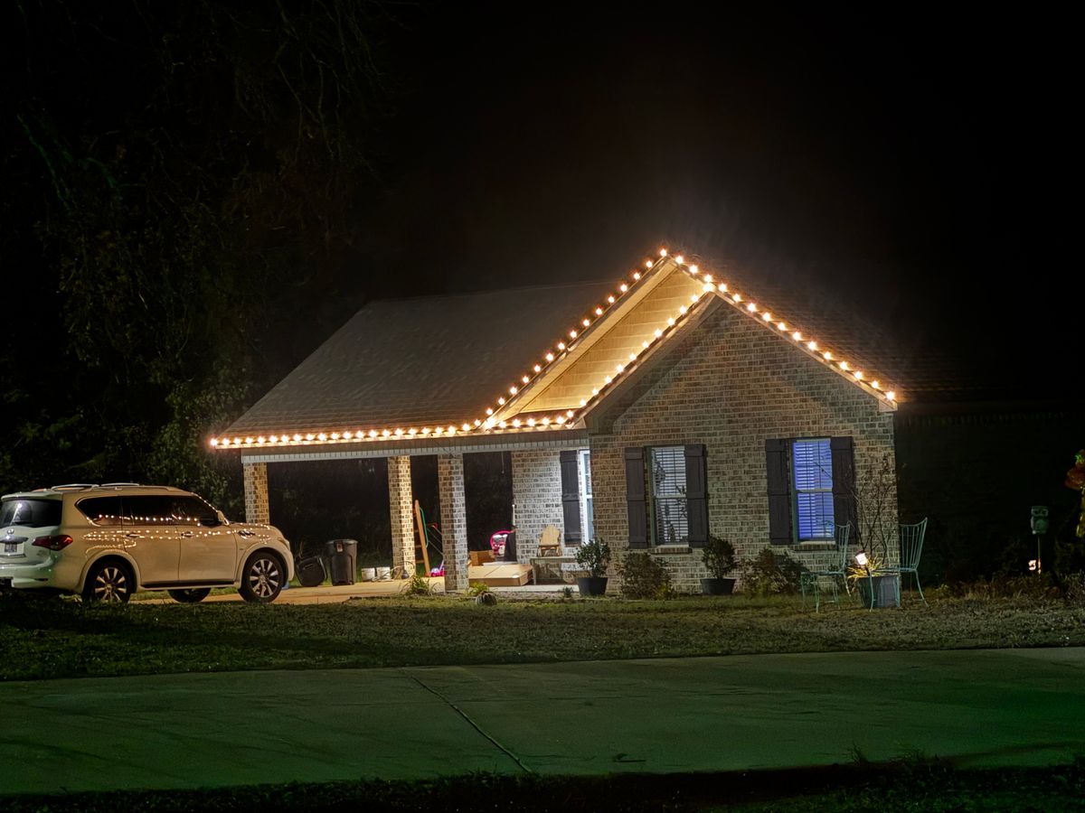 Christmas Lights for FunderFlow Commercial and Residential Pressure Washing Inc in Tupelo, MS
