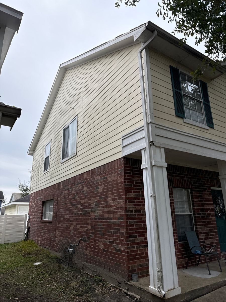 Residential Roof Cleaning for Power Pressure Wash in Houston, TX