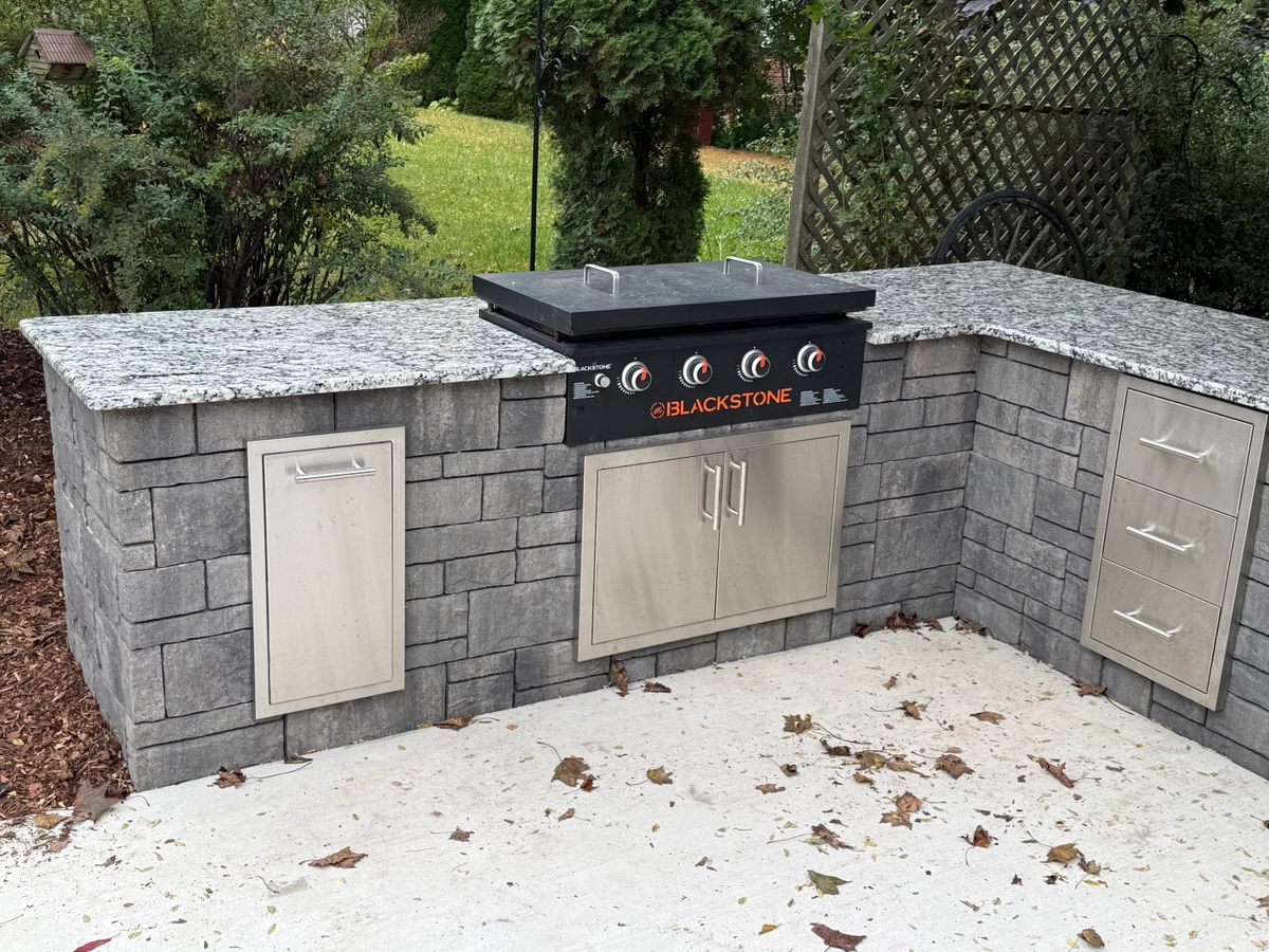 outdoor kitchen for Paradise Lawnscapes in West Bend, WI