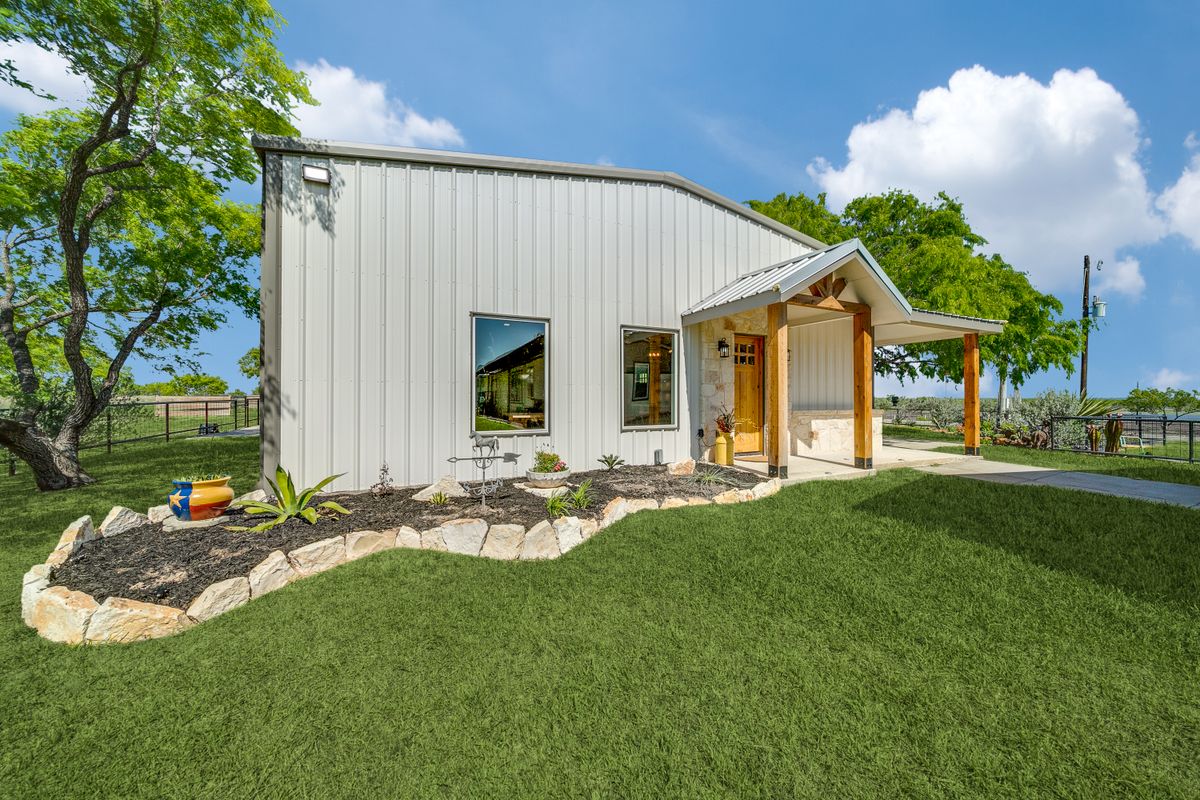 Siding for Cactus Creek Custom Builders in Poth, TX