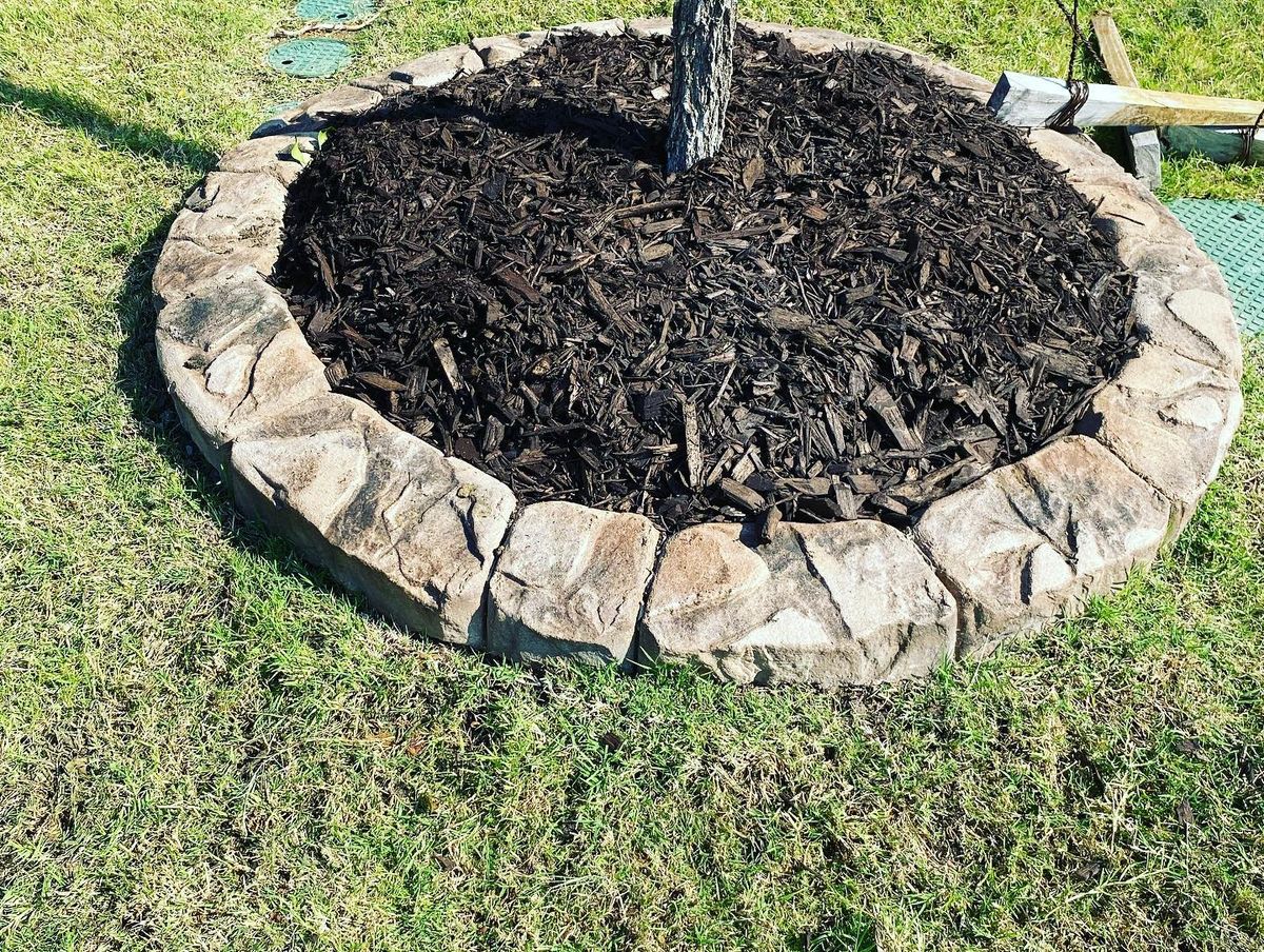 Flowerbed Clean Up and Mulch Installation for Veterans Pride Enterprises LLC in Denton, Texas