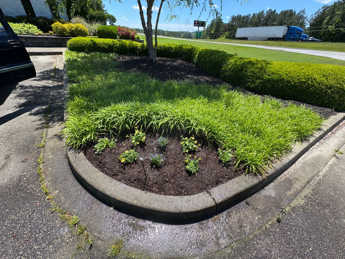 Mulch Installation for Thin Green Line Landscaping & More in Laurens, SC