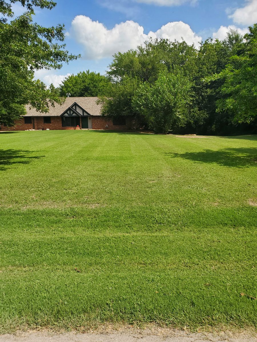 Lawn Maintenance for R&M Lawn Services in Tulsa, OK