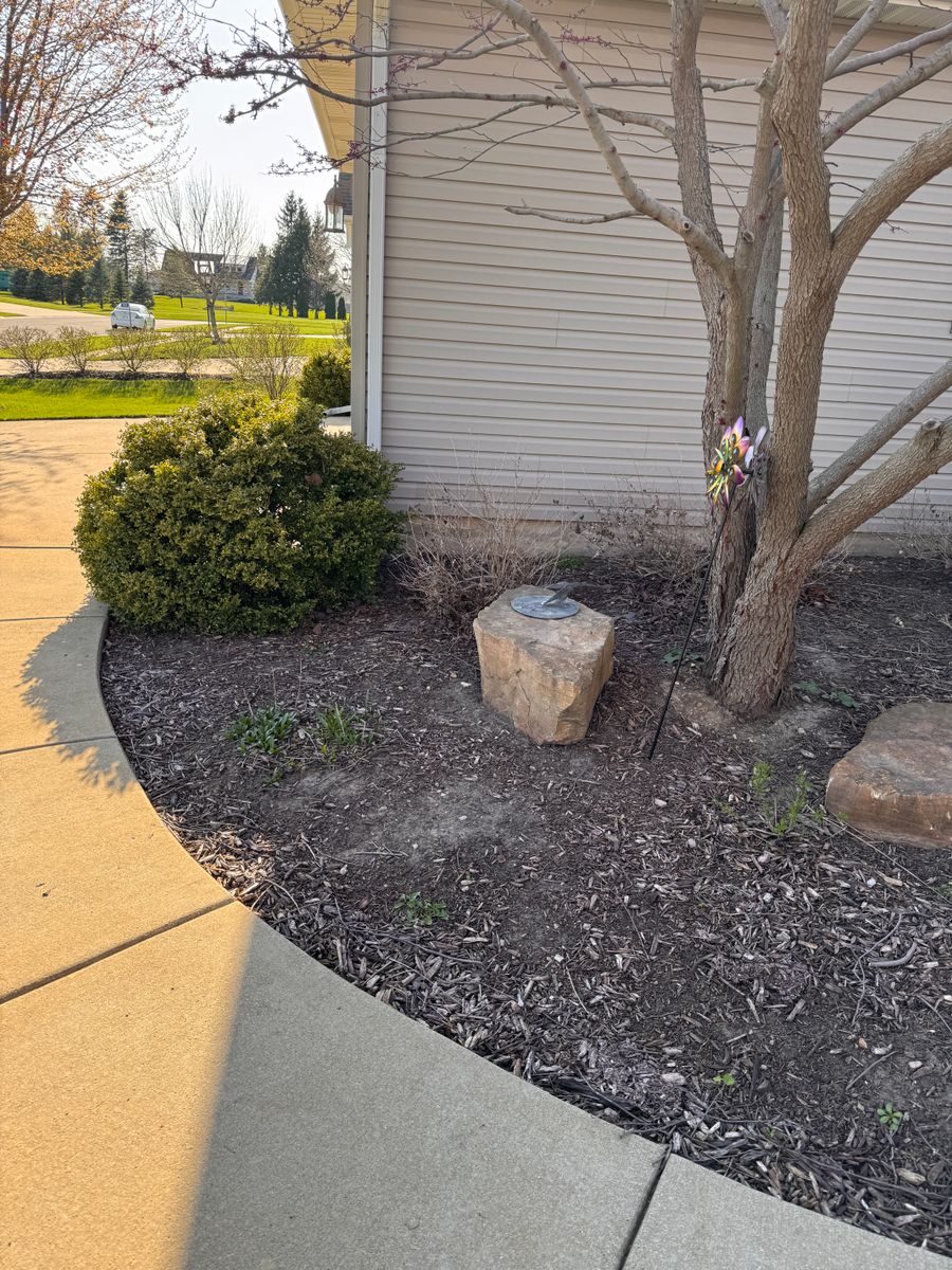 Edging and Mulch Installation for H&L Lawn Care LLC in Twin Lakes, WI