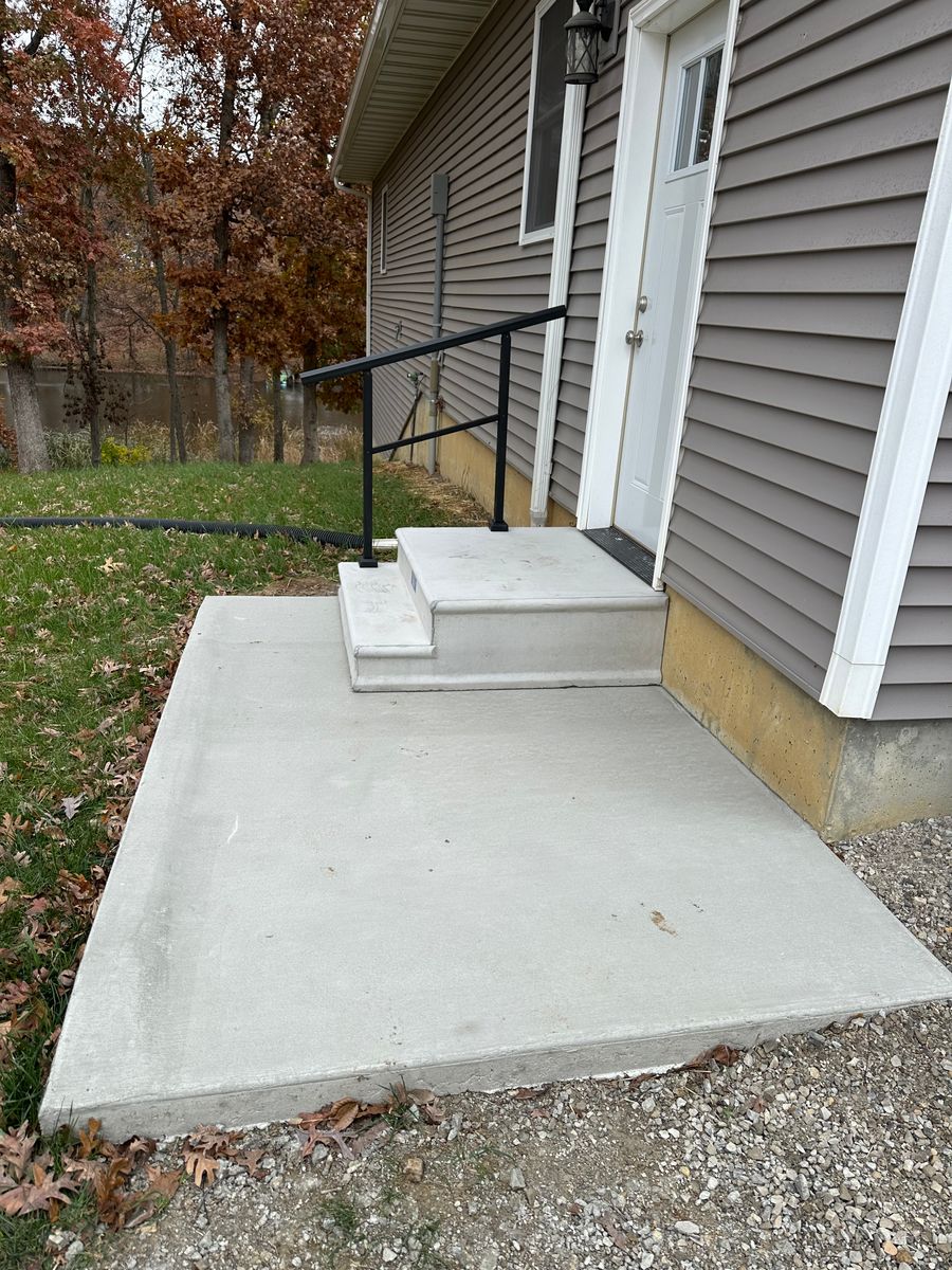 Sidewalk Installation for Walker Concrete LLC in Kahoka, MO