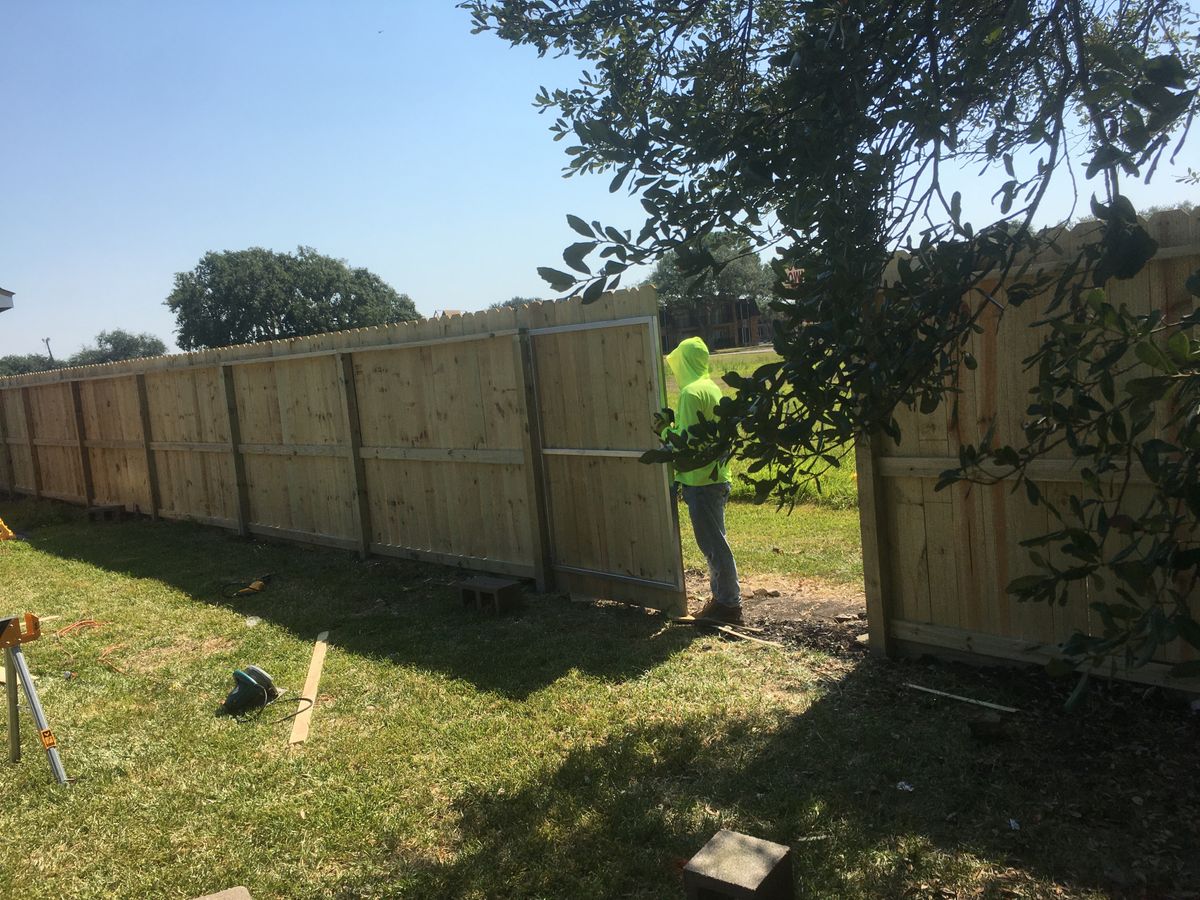 Fencing Services for E & E Roofing in Baytown, TX