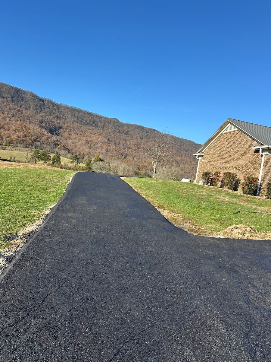 Asphalt Paving for Metzler Paving and Sealcoating LLC in Jacksboro, TN