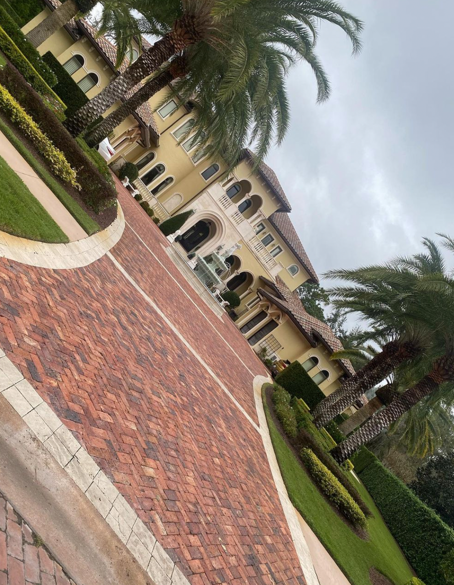 Driveway and Sidewalk Cleaning for WSL Cleaning in Orlando, FL