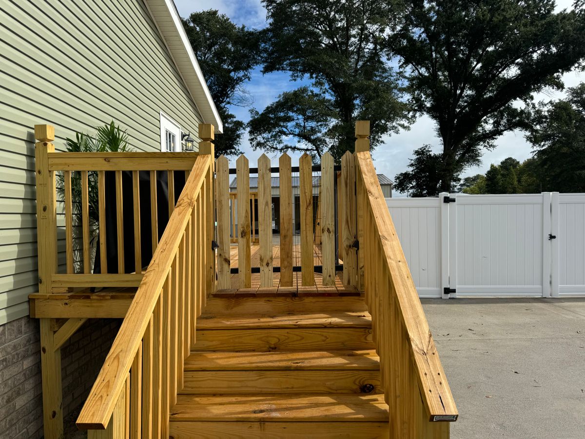 Specialty/Custom Fences for 4 In The Fire Fencing LLC in Darlington, SC