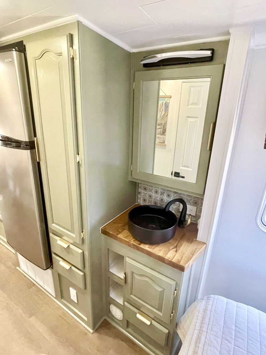 For Sale for Mauka to Makai RV Renovations in Los Angeles, CA