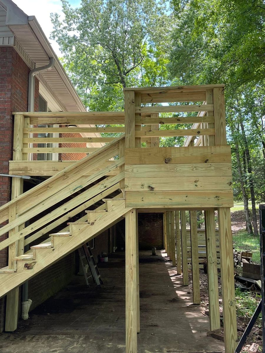 Deck & Patio Installation for Pennington Fence Co in Tupelo, MS