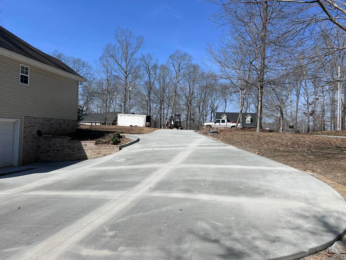 Driveway and Sidewalk Installation for Volunteer State Concrete Inc  in Clarksville, TN