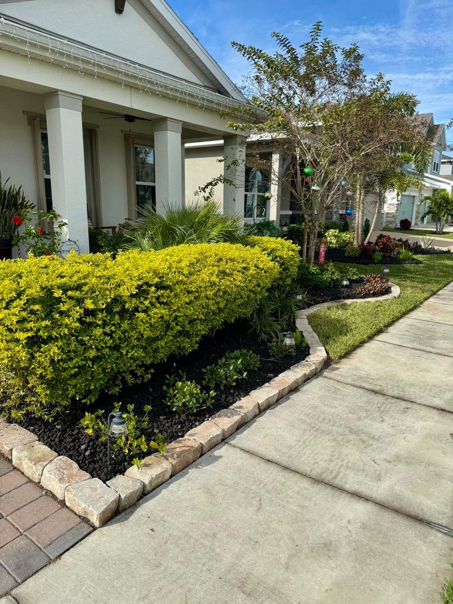 Landscaping for Shoreside Property Services in Apollo Beach, FL