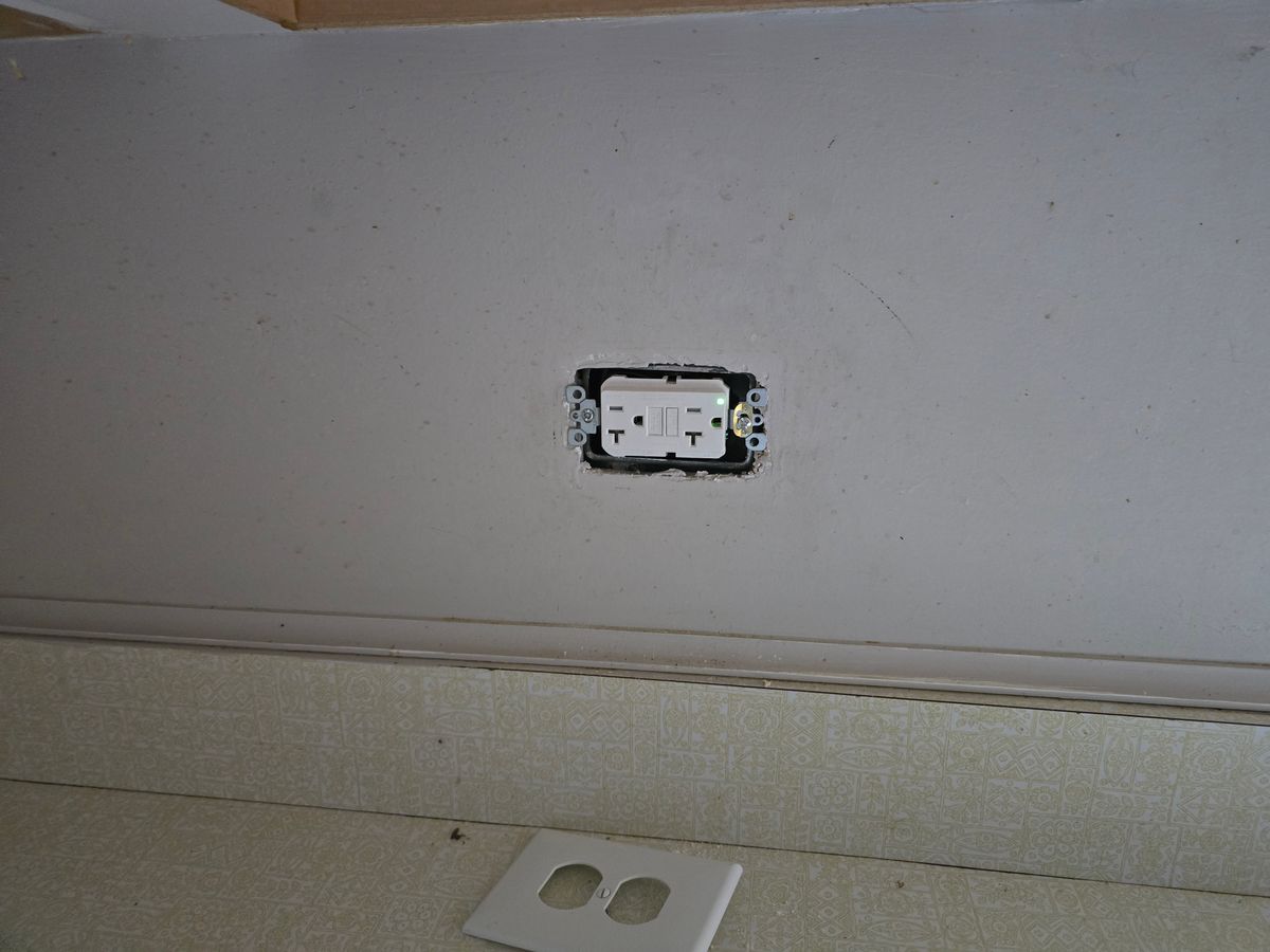 Outlet and Switch Installation for Grunt Electric in Bensenville, IL