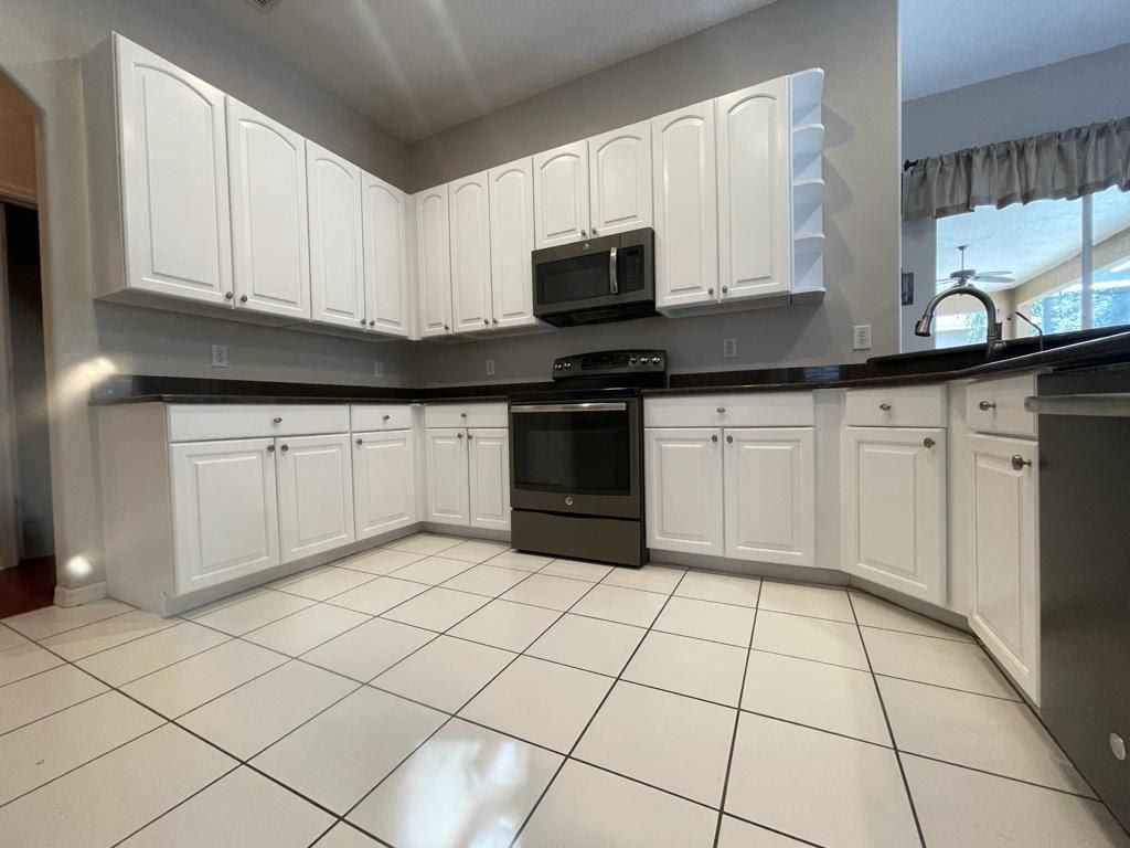 Kitchen and Cabinet Refinishing for Escorpio Painting in Tampa, FL