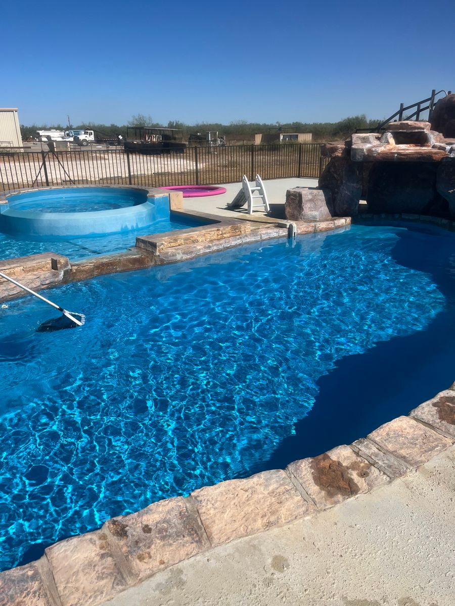 Pool Maintenance for Pool Queen Services in Del Rio, TX