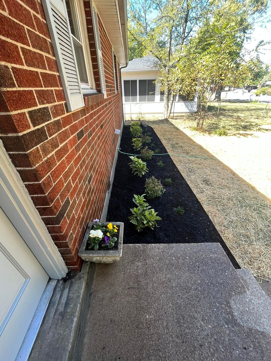 Mulch Installation for Real Deal Lawn Care in Goodlettsville, TN