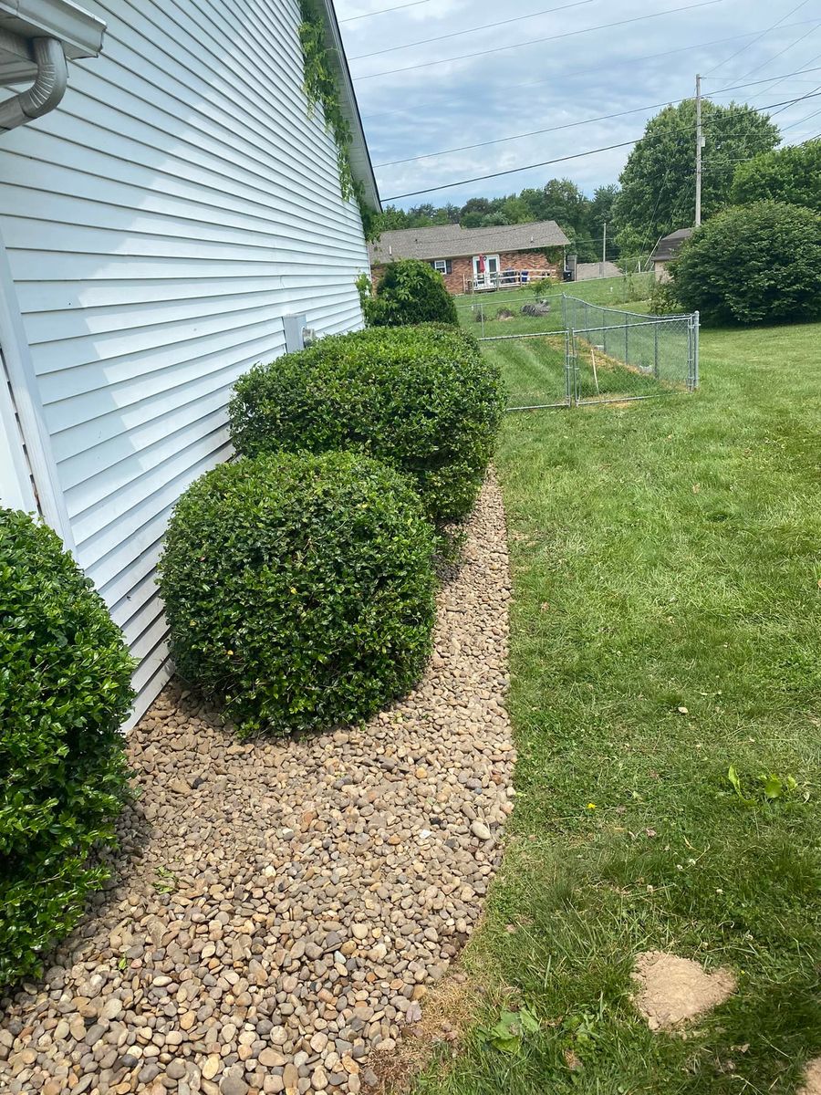 Shrub Trimming for Dust Till Dawn Lawn in London, Kentucky