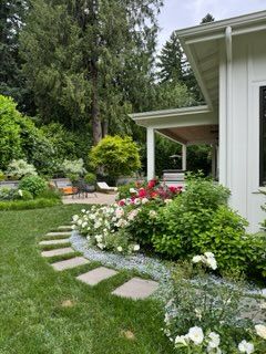 Mulch Installation for Rs lawn Care llc in Beavertown, OR