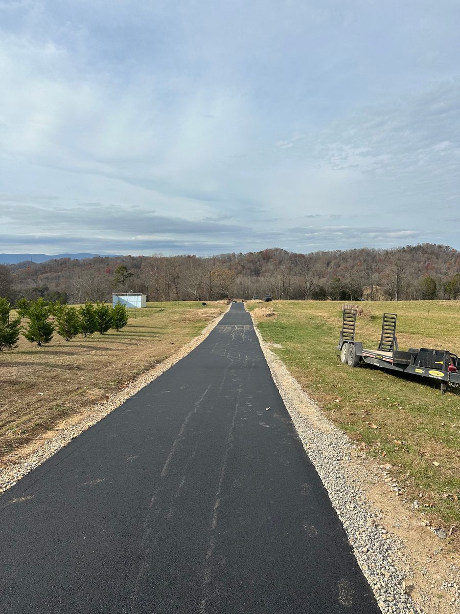 Asphalt Paving for Metzler Paving and Sealcoating LLC in Jacksboro, TN