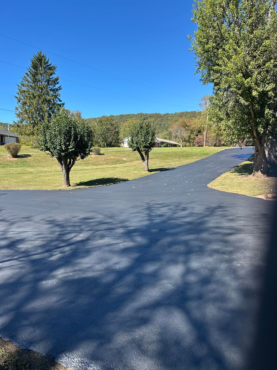 Asphalt Paving for Metzler Paving and Sealcoating in Jacksboro, TN
