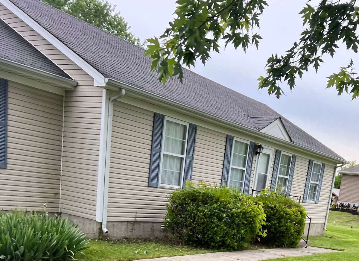 Gutter Cleaning for Team Bard Lawn Care SVC in Woodbury, TN