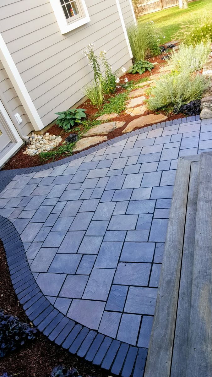 Mulch Installation for Evolution Earthscapes, LLC in Ludlow, MA