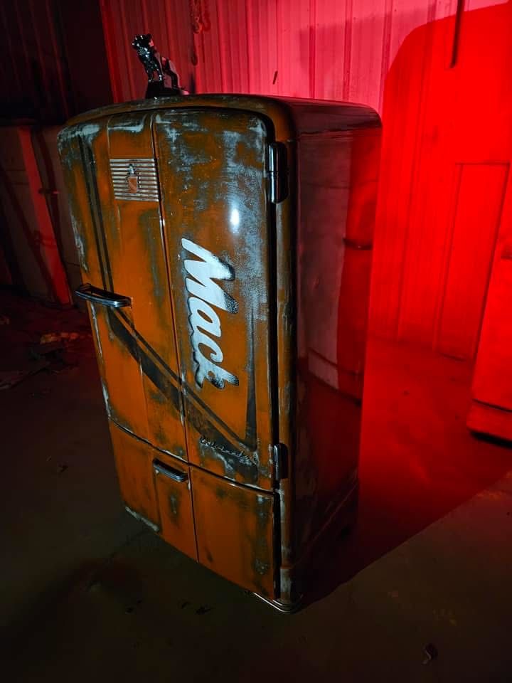 Vintage refrigerator restoration for Wessels Custom Paint & Restoration in Bad Axe, MI