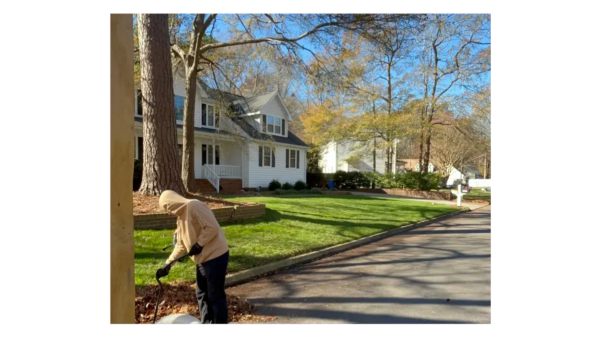 Leaf Removal for Quinten's Landscaping and Exterior Services LLC in Chesapeake, VA