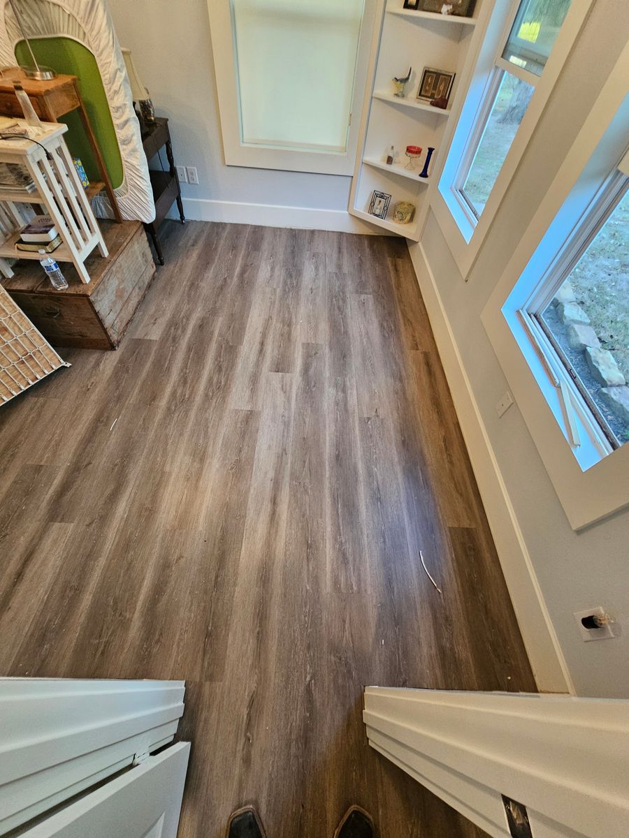 Flooring for Hockley Frame and Siding LLC in Hockley, TX