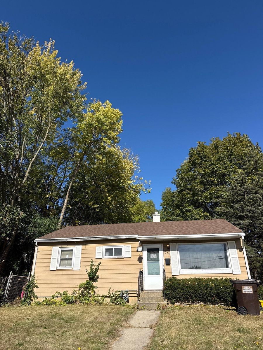 Fall Clean Up for Fransen's Tree Service  in Freeport, IL