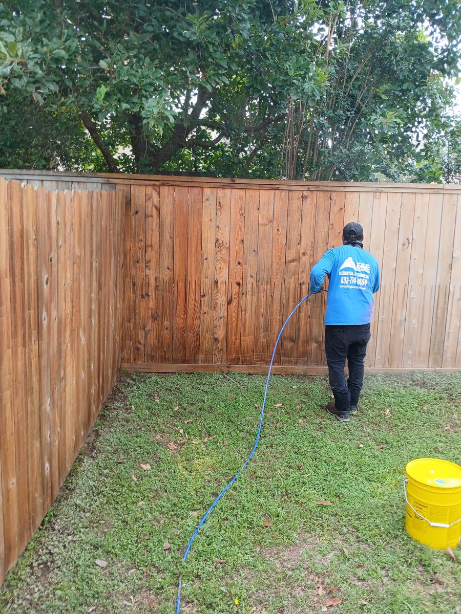 Fencing Services for E & E Roofing in Baytown, TX