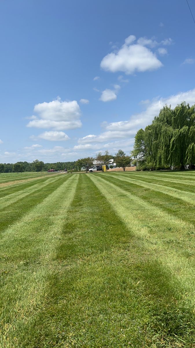 Lawn Maintenance for Morris Contracting in Leonardtown, MD