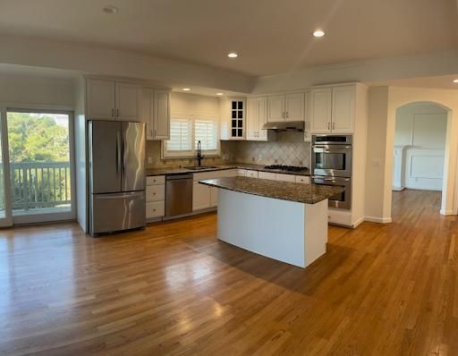 Kitchen and Cabinet Refinishing for Nelvin Painting in Redwood City, CA