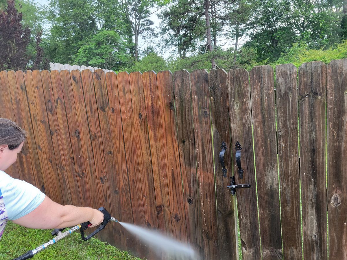 Fence Washing for Hydro Hustle in Athens,  GA