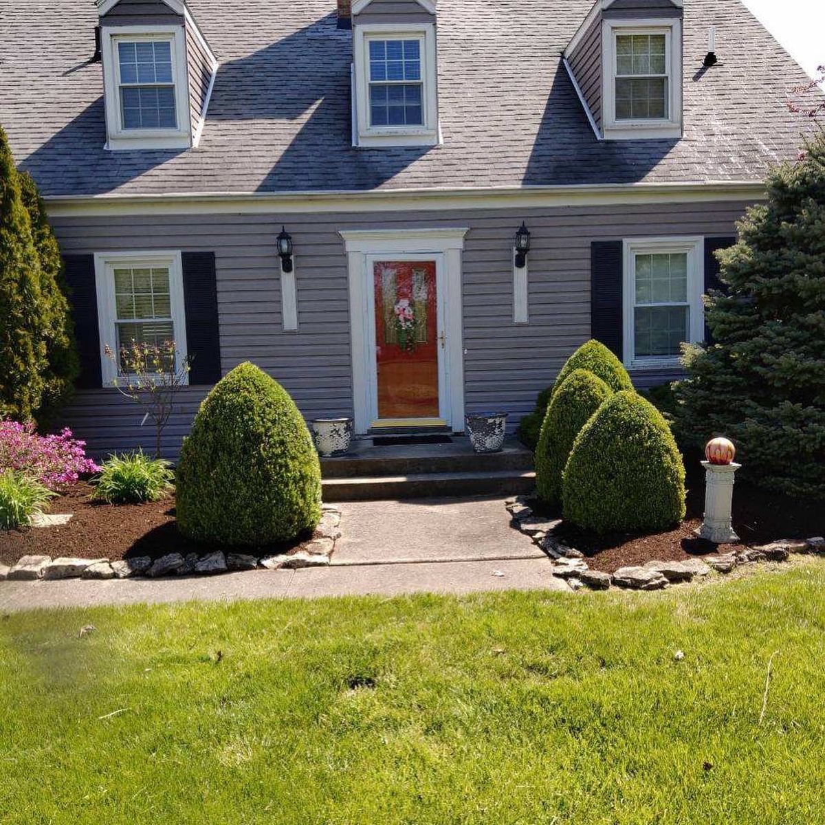 Shrub Trimming for Curb Impressions in Toledo,  OH