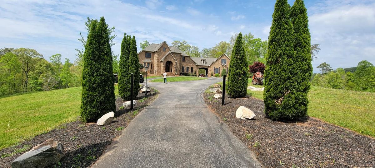 Trimming for Great Lakes Lawn & Landscape in knoxville, TN