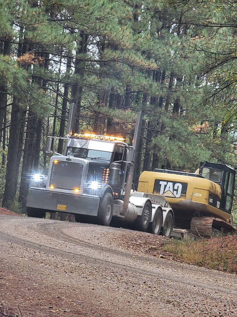 Hauling/Trucking for JUSTIN JACQUES LLC DBA DOUBLE J EXCAVATION in Nashville, AR